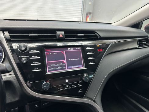 Used 2019 Toyota Camry SE w/ Protection Package (Q2) FWD image 18