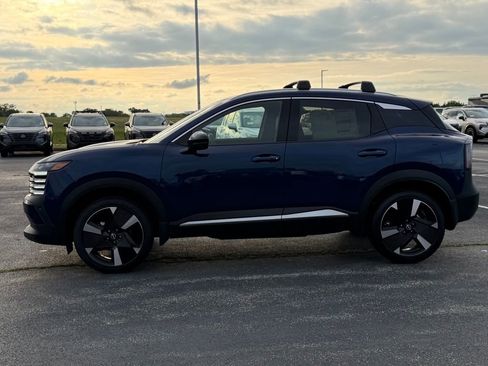 New 2026 Nissan Kicks SR w/ Cold Weather Package FWD image 7