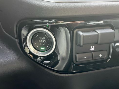 Used 2024 Chevrolet Silverado 1500 High Country w/ High Country Premium Package image 10