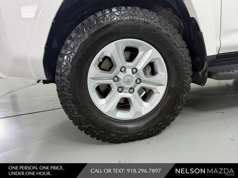 Used 2021 Toyota 4Runner SR5 Premium w/ Moonroof Package AWD/4WD image 11