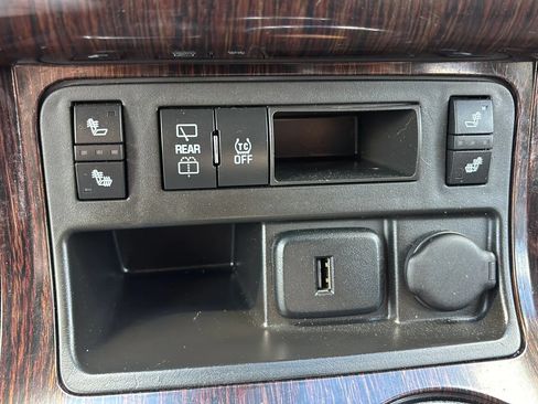 Used 2017 Chevrolet Traverse LT FWD image 26