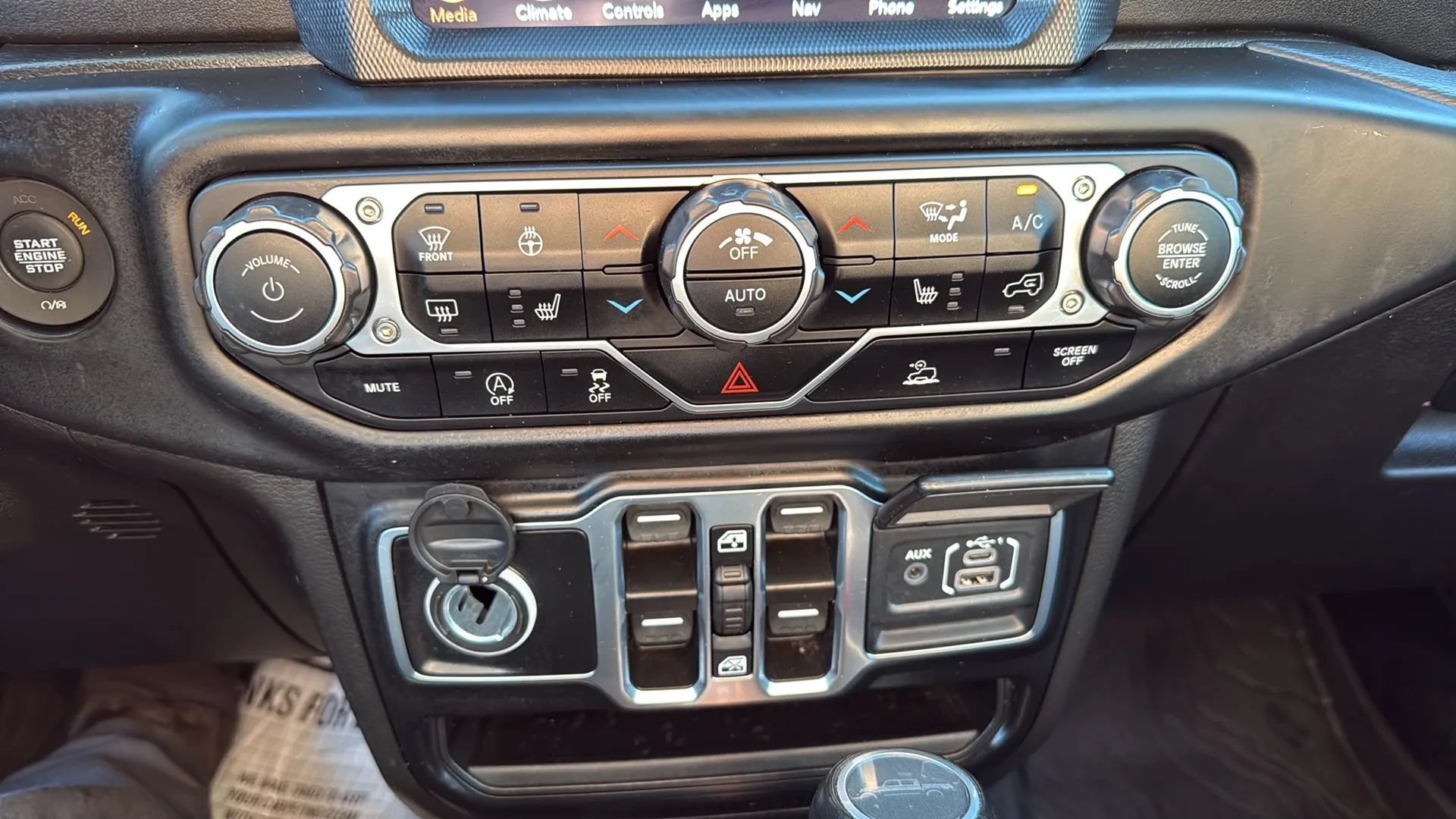 Used 2023 Jeep Gladiator Overland w/ LED Lighting Group AWD/4WD image 11