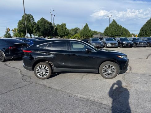 Used 2024 Toyota Venza XLE AWD/4WD image 6