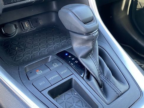 Used 2020 Toyota RAV4 XLE w/ All Weather Liner Package image 10