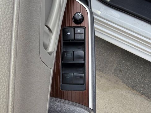 Used 2022 Toyota Sienna LE FWD image 15