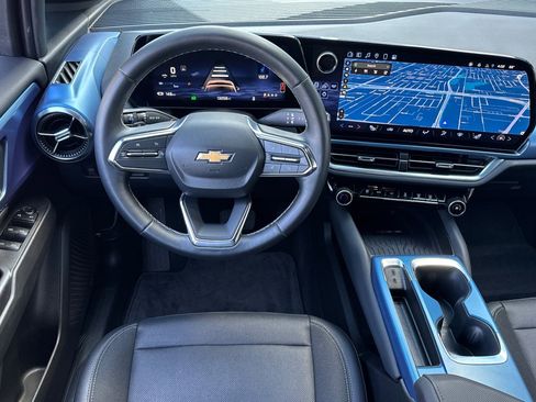 Used 2025 Chevrolet Equinox EV LT w/ Convenience Package image 17