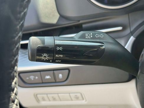 Used 2024 Kia Carnival LX image 22