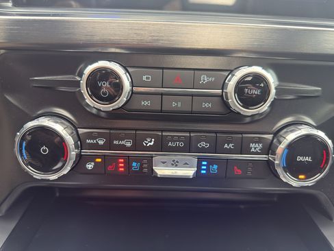 Used 2025 Ford F350 Lariat w/ Lariat Ultimate Package image 24