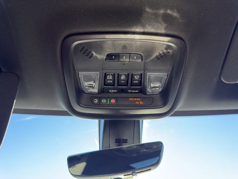 Used 2023 Chevrolet Traverse RS image 24