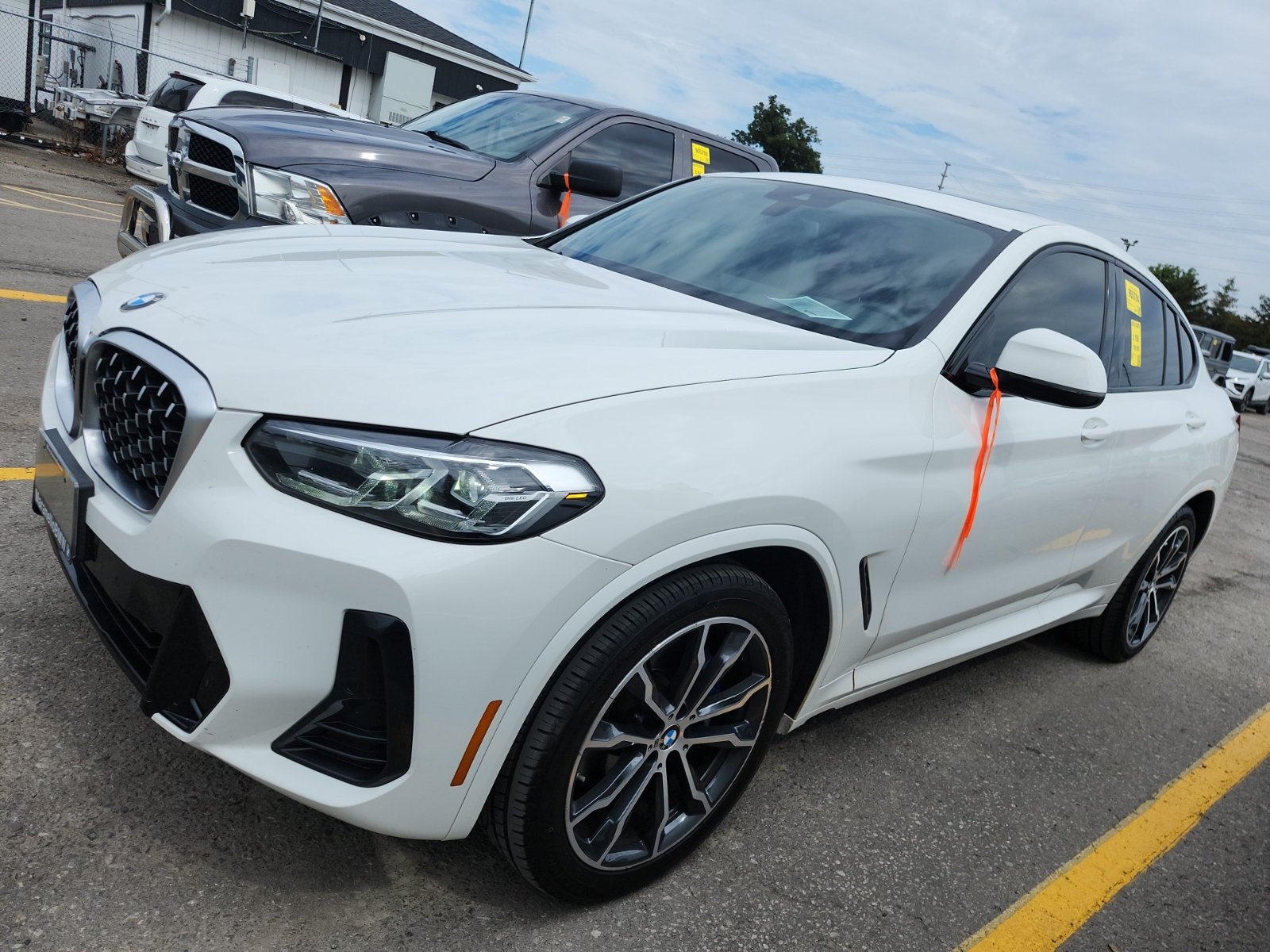 Used 2022 BMW X4 xDrive30i AWD/4WD image 1