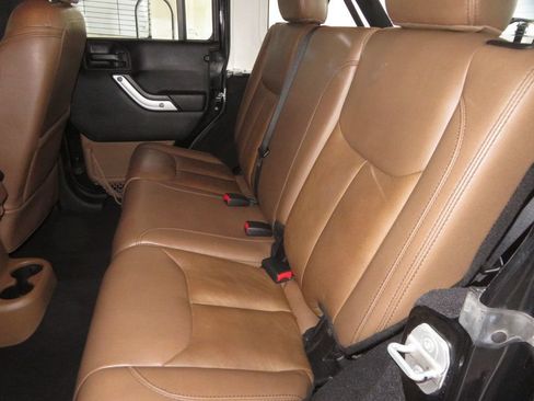 Used 2013 Jeep Wrangler Unlimited Sahara w/ Connectivity Group AWD/4WD image 26