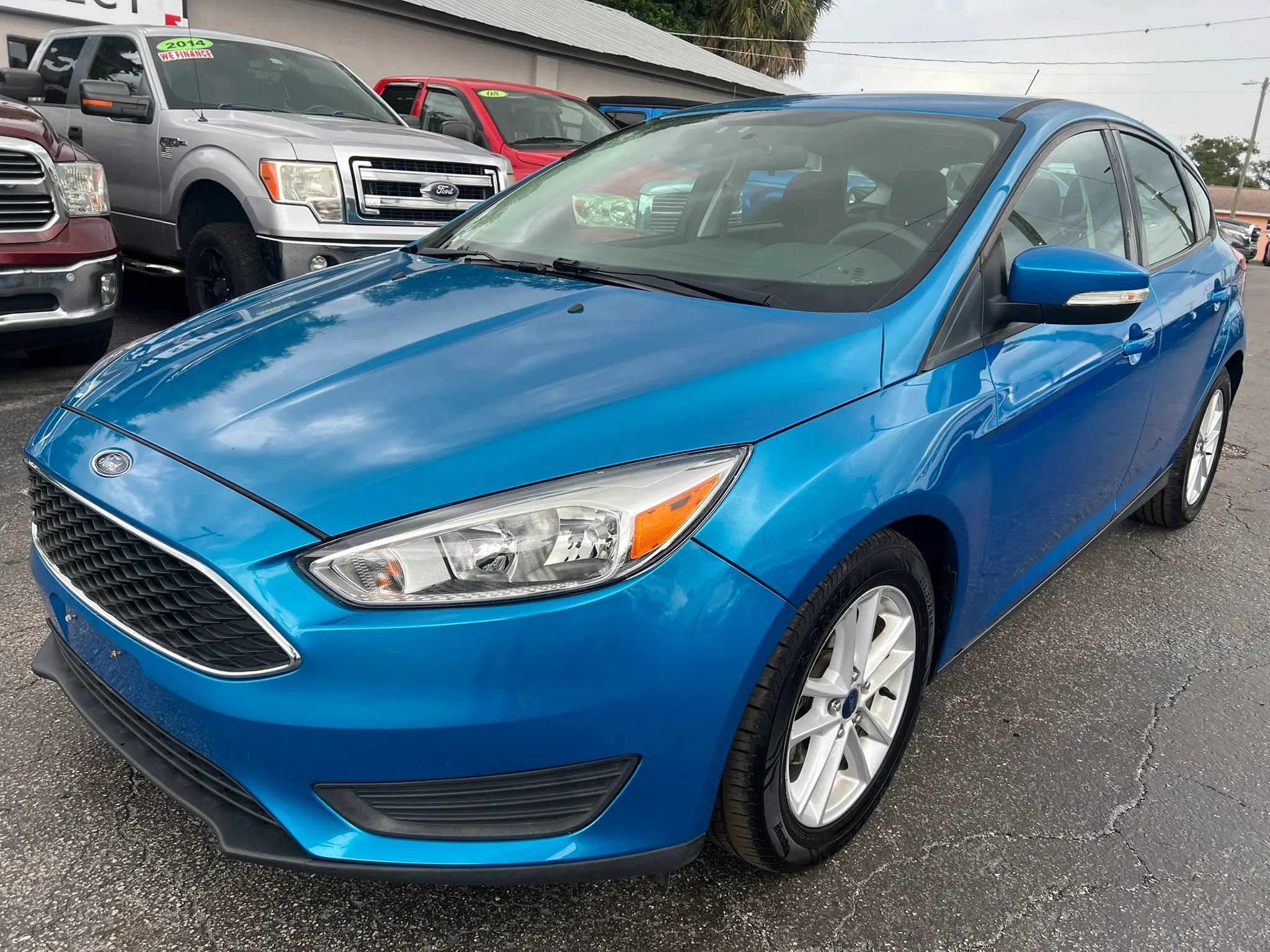 Used 2016 Ford Focus SE w/ SE Power Seat Package FWD image 2
