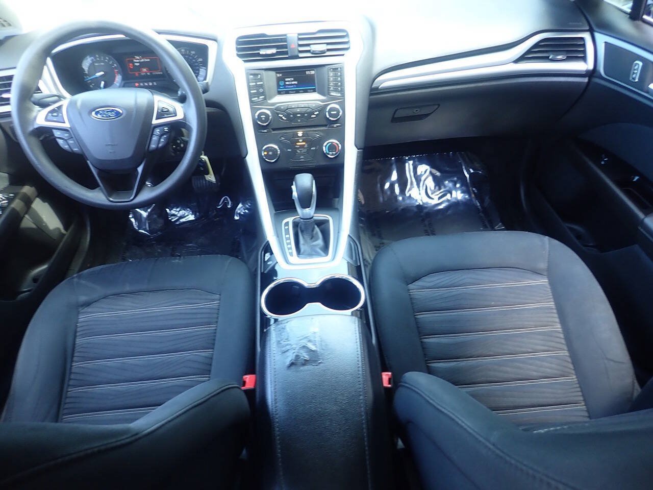 Used 2016 Ford Fusion SE FWD image 11