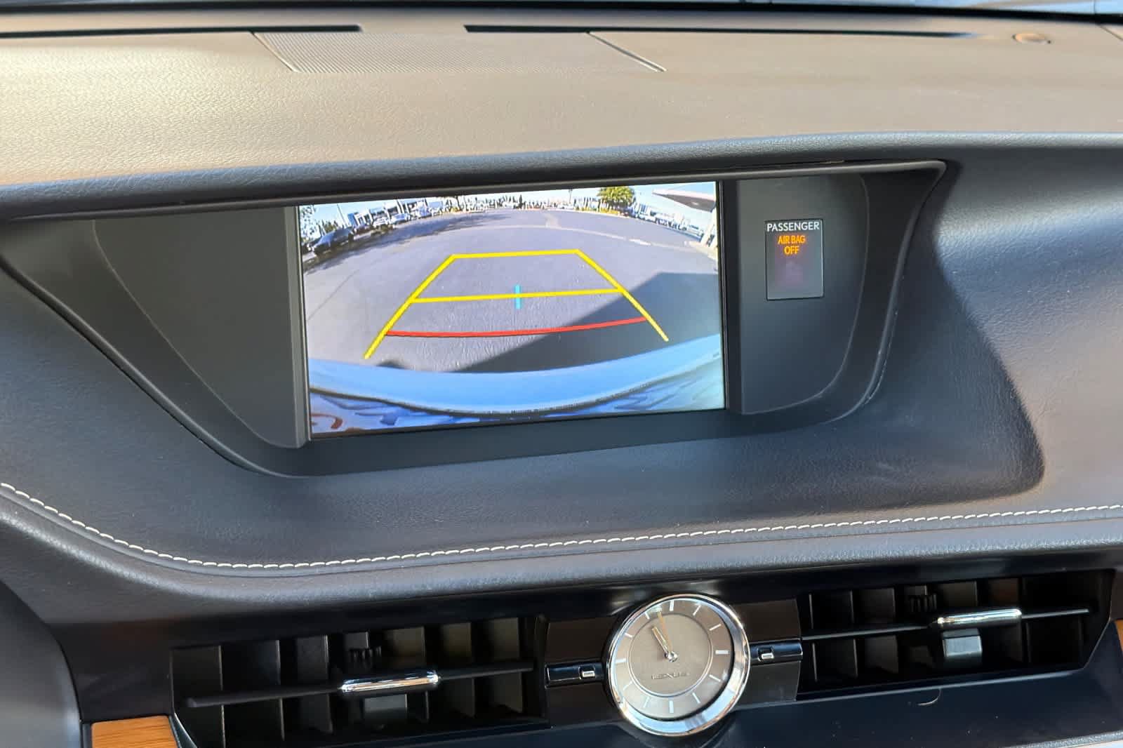 Used 2015 Lexus ES 300h w/ Navigation System Package FWD image 21