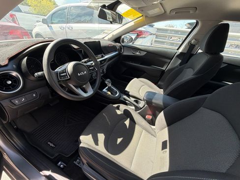 Used 2023 Kia Forte LXS w/ LXS Technology Package FWD image 5