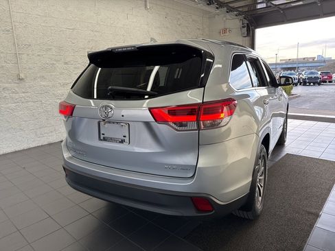 Used 2018 Toyota Highlander XLE image 7