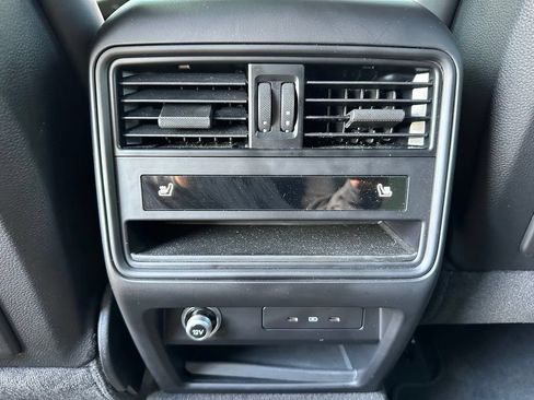 Certified 2024 Porsche Cayenne AWD/4WD image 40