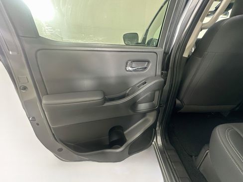 Used 2024 Nissan Frontier SV w/ SV Convenience Package RWD image 24