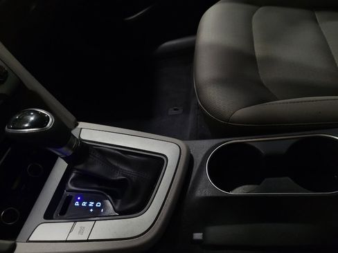 Used 2017 Hyundai Elantra SE image 26