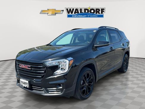 Used 2022 GMC Terrain SLT w/ Elevation Edition AWD/4WD image 3