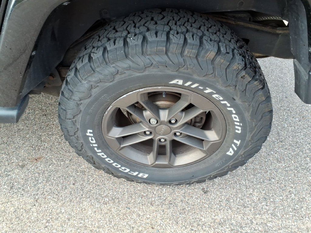Used 2016 Jeep Wrangler Unlimited Sahara AWD/4WD image 8