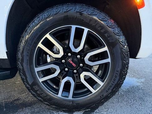 Used 2024 GMC Yukon AT4 image 22