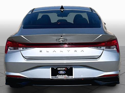 Used 2022 Hyundai Elantra SEL w/ Convenience + Premium Package FWD image 5