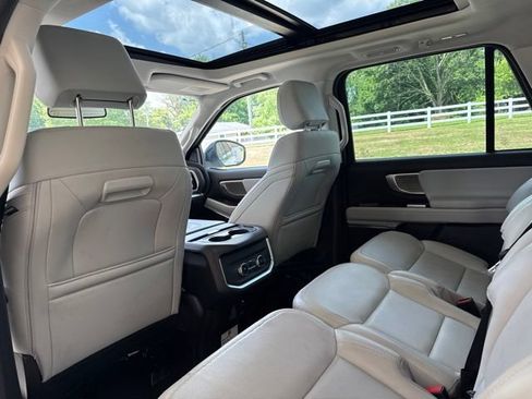 Used 2025 Ford Expedition Max Platinum AWD/4WD image 17