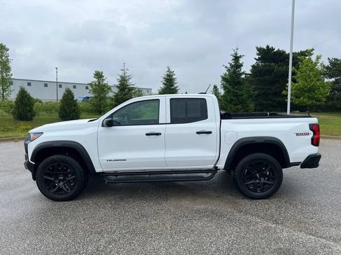 Used 2024 Chevrolet Colorado Trail Boss w/ Advanced Trailering Package AWD/4WD image 8