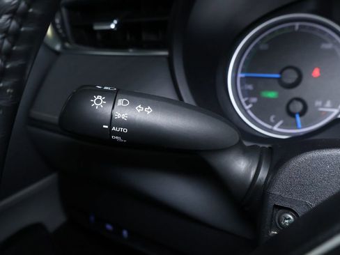 Used 2022 Toyota Venza LE image 22