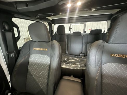 Used 2025 Jeep Gladiator Mojave image 11