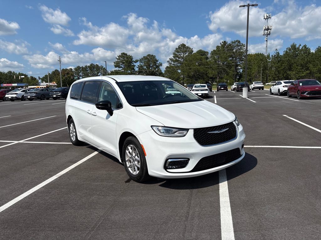 Used 2024 Chrysler Pacifica Touring-L FWD image 35