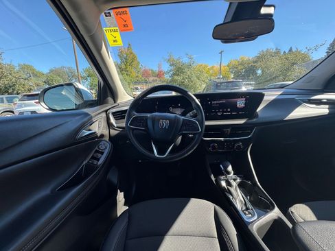 Used 2025 Buick Encore GX Preferred image 32