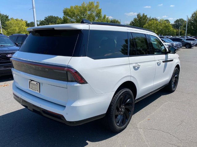 New 2027 Lincoln Navigator Reserve w/ Jet Appearance Package AWD/4WD image 30
