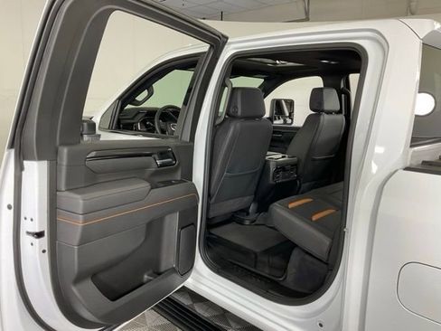 Used 2025 GMC Sierra 3500 AT4 w/ AT4 Premium Plus Package image 36