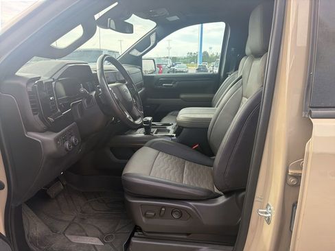 Used 2023 Chevrolet Silverado 1500 ZR2 image 2