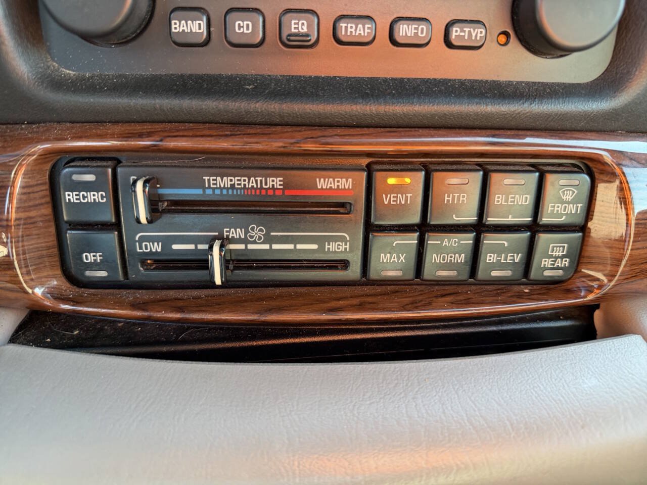 Used 2004 Buick Le Sabre Custom FWD image 35
