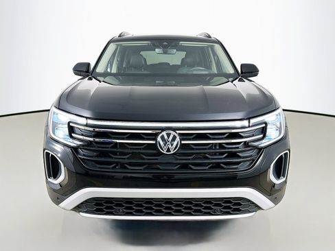Used 2024 Volkswagen Atlas Peak Edition SEL AWD/4WD image 2