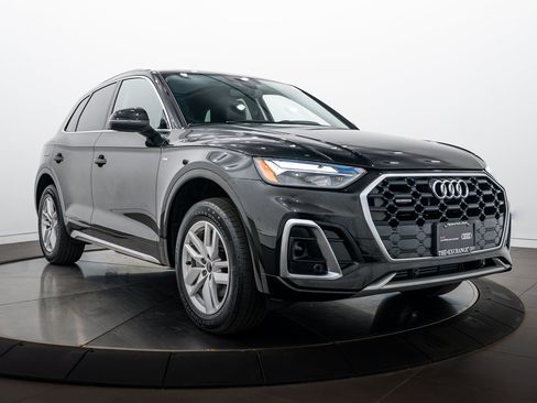 Certified 2023 Audi Q5 2.0T Premium w/ Convenience Package AWD/4WD image 2