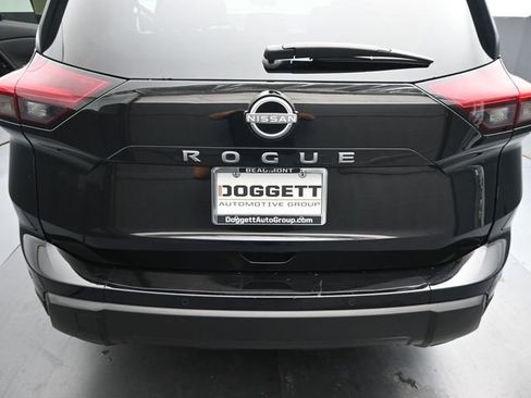 Used 2025 Nissan Rogue SV image 10