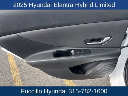 Used 2025 Hyundai Elantra Limited image 25