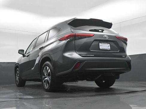 Used 2023 Toyota Highlander XLE FWD image 70