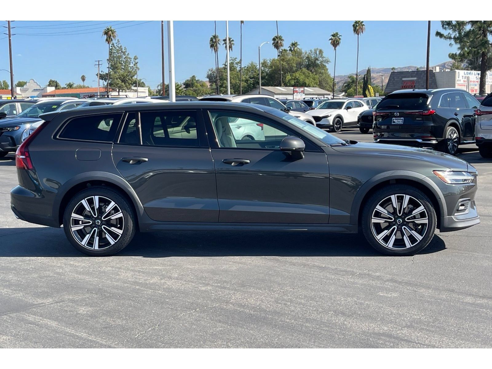 Used 2022 Volvo V60 T5 Cross Country w/ Advanced Package AWD/4WD image 7