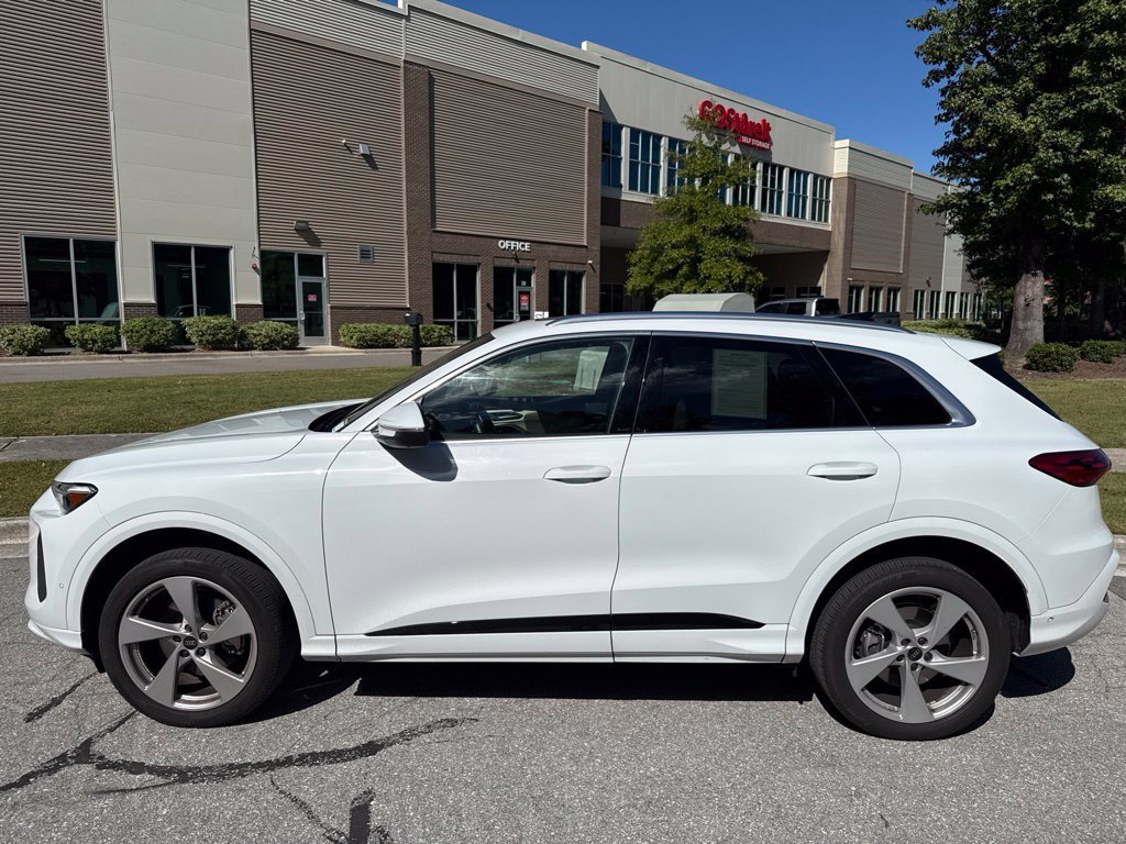 Used 2025 Audi Q5 Premium Plus AWD/4WD image 2