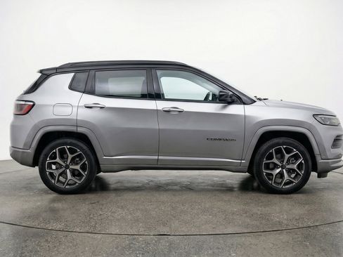 Used 2025 Jeep Compass Limited AWD/4WD image 11