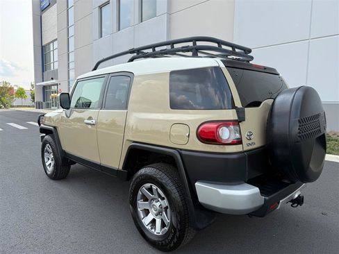 Used 2014 Toyota FJ Cruiser 4WD w/ Convenience Package image 9