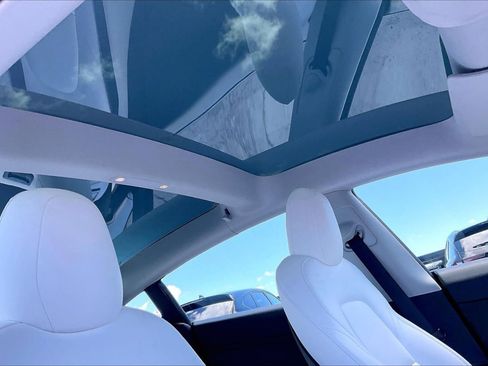 Used 2023 Tesla Model 3 Standard Range RWD image 17