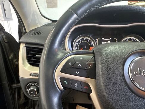 Used 2015 Jeep Cherokee Latitude w/ Comfort/Convenience Group image 12