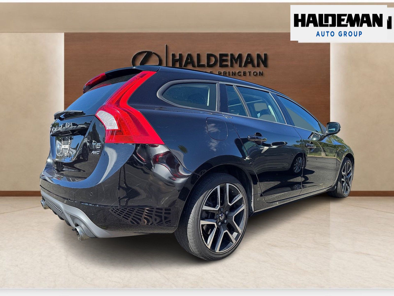 Used 2018 Volvo V60 T5 Dynamic AWD/4WD image 4