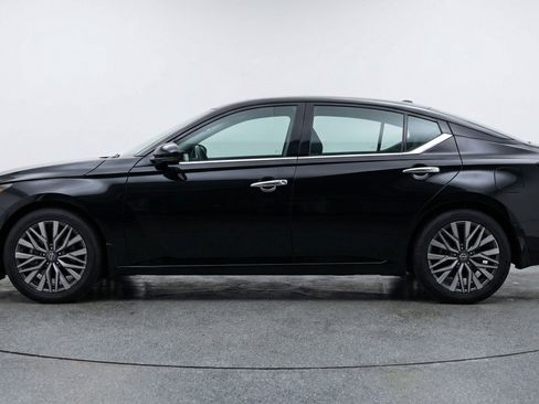 Used 2025 Nissan Altima 2.5 SV image 5